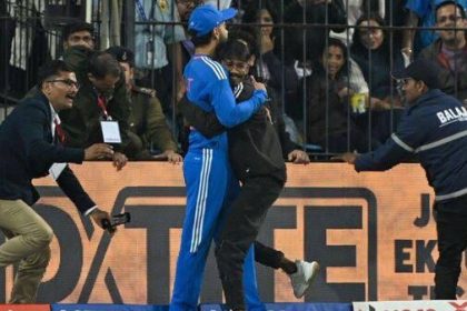 Man hugs Virat Kohli T20 breaching security