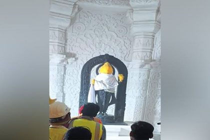 Ayodhya Ram Mandir : गर्भगृहात विराजमान प्रभू श्रीरामचंद्रांच्या मूर्तीचा पहिला Photo