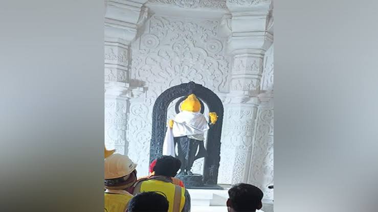 Ayodhya Ram Mandir : गर्भगृहात विराजमान प्रभू श्रीरामचंद्रांच्या मूर्तीचा पहिला Photo
