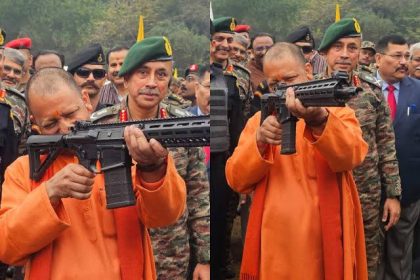 CM Yogi Adityanath Checks Assault Rifle : मुख्यमंत्री योगींच्या हाती रायफल