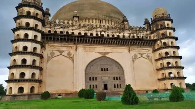 hoax bomb threat karnataka कर्नाटक : गोलघुमटसह देशातील 20 संग्रहालयांना बॉम्बची धमकी