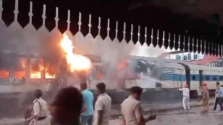 Patna-Jharkhand passenger train catches fire